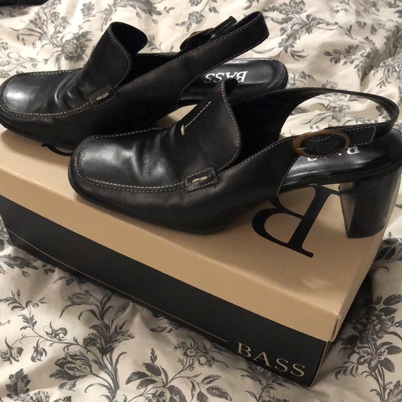 Bass open back wedge dress shoes. Gently used, black leather, size 8.5 - Picture 2 of 3